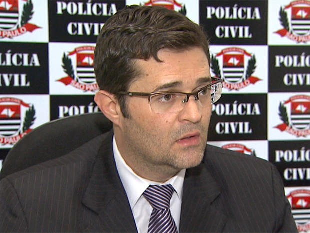 O delegado Ricardo Turra instaurou inquérito para descobrir quem são os outros membros da quadrilha (Foto: Paulo Souza/ EPTV) O delegado Ricardo Turra instaurou inquérito para descobrir quem são os outros membros da quadrilha (Foto: Paulo Souza/ EPTV)