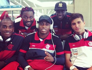 Mattheus posta foto com companheiros de Fla na viagem a Porto Alegre (Foto: Reprodução / Instagram)