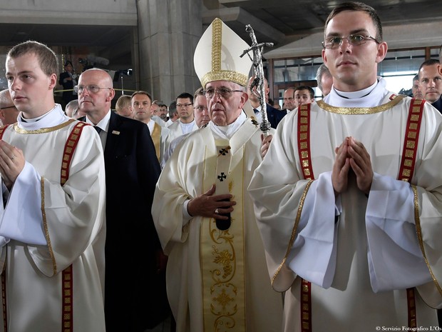 Papa Francisco celebra missa no Santuário de São João Paulo II em Cracóvia, na Polônia, neste sábado (30)  (Foto: L&#39;Osservatore Romano/Pool Photo via AP)