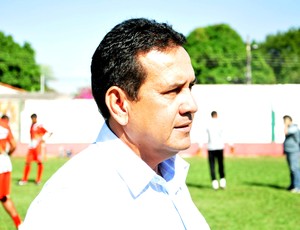 Éder Taques treinador do CEOV (Foto: Robson Boamorte)