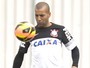 Na ausência de concorrentes, Sheik busca retomada no Corinthians