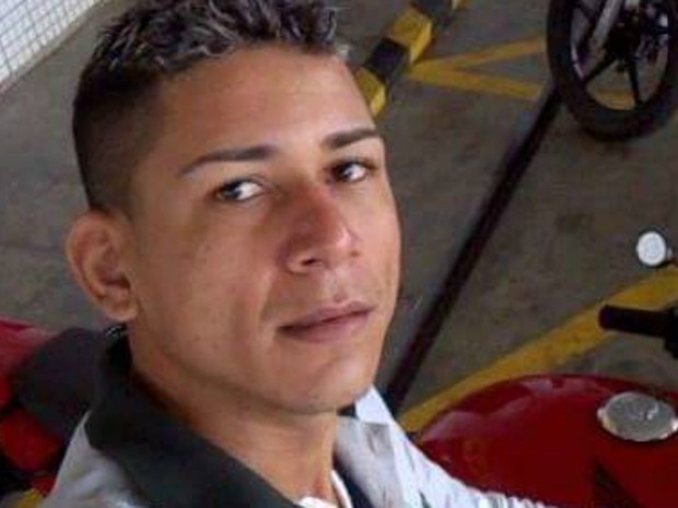 Romulo Ramon Martins Machado, de 26 anos, foi morto a tiros na frente de casa em Rio Branco  (Foto: Arquivo da família )