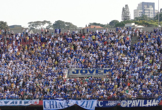 Torcida do Cruzeiro comparece em bom número ao Morumbi (Foto: Marco Antônio Astoni)