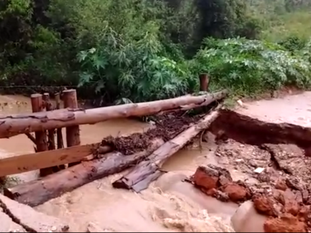 G Temporal Causa Enxurrada E Ponte Desaba Na Zona Rural De