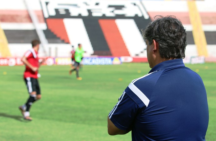 Marcelo Veiga, técnico do Botafogo-SP (Foto: Rogério Moroti/Ag. Botafogo)