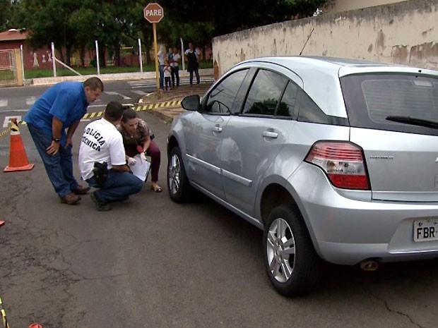 Perícia recolhe fios de cabelo em carro de advogado achado morto (Foto: Reprodução / EPTV)