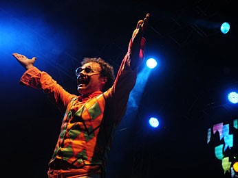 Maestro Forró e Orquestra Popular da Bomba do Hemetério agitam Sala de Reboco (Foto: Adriana Noya / G1) Maestro Forró e Orquestra Popular da Bomba do Hemetério agitam Sala de Reboco (Foto: Adriana Noya / G1)