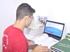 Aluno Que Tirou 1000 No Enem Aluno Nota 1 000 Na Redacao Do Enem Estudava 12 Horas Por Dia Em