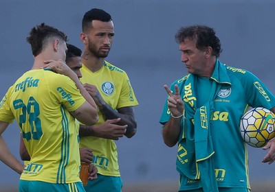 Misterioso Cuca só divulgou a equipe pouquíssimo tempo antes do apito inicial
