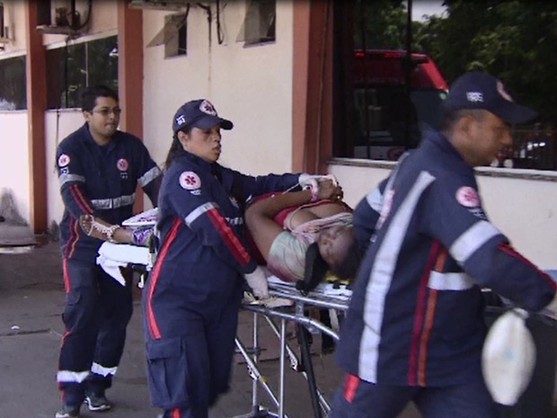 Vítimas foram levadas para o Hospital de Emergência de Macapá (Foto: Reprodução/TV Amapá)