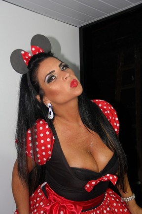 Solange Gomes vestida de Minnie em espetáculo no Rio (Foto: Marcello Sá Barreto/ Ag. News)