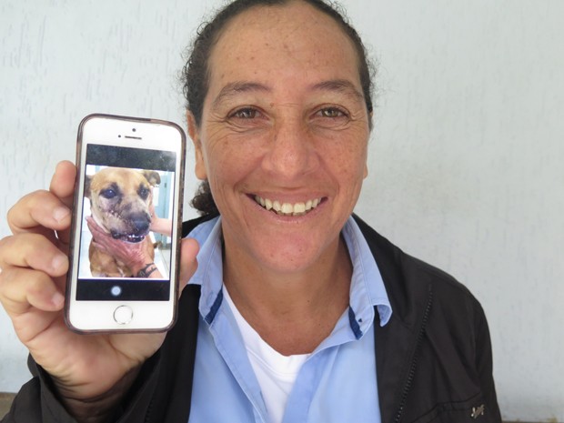 Vera encontrou Bambam na rua e agora espera pela recuperação dele (Foto: Mariane Rossi/G1)