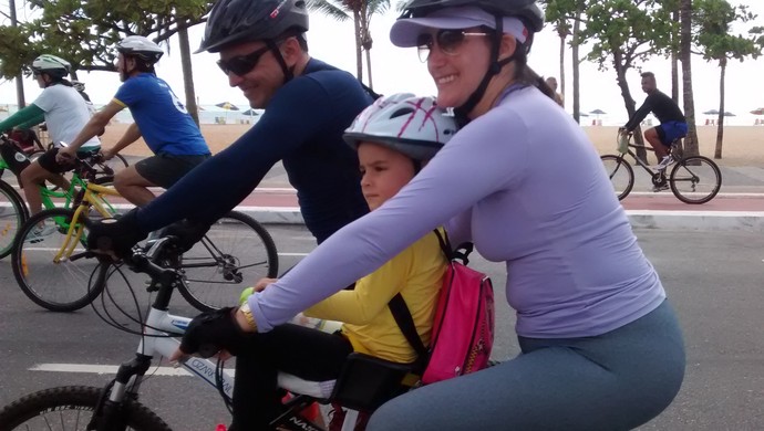 Vou de Bike: família passeia unida no ensolarado domingo de João Pessoa (Foto: Expedito Madruga)