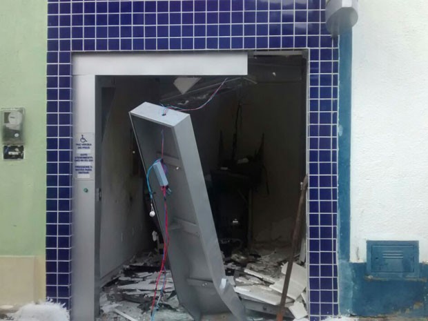 Frente do local onde ficava o terminal do banco na cidade de Várzea do Poço, na Bahia. (Foto: Divulgação/ Polícia Civil) Frente do local onde ficava o terminal do banco na cidade de Várzea do Poço, na Bahia. (Foto: Divulgação/ Polícia Civil)