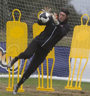 Em reinício no Corinthians, Tite alerta Cássio: a bola chegará mais ao gol