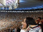 Rihanna comemora a vitória alemã no Maracanã e mostra sutiã