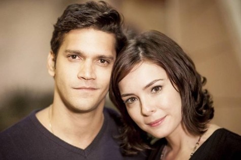 Érico (Armando Babioff) e Renata (Regiane Alves) (Foto: TV Globo)