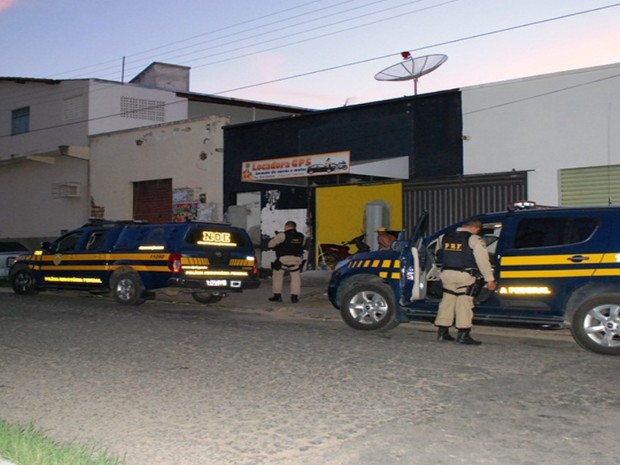 Policiais rodoviários federais participam da operação em Caicó (Foto: Ilmo Gomes)
