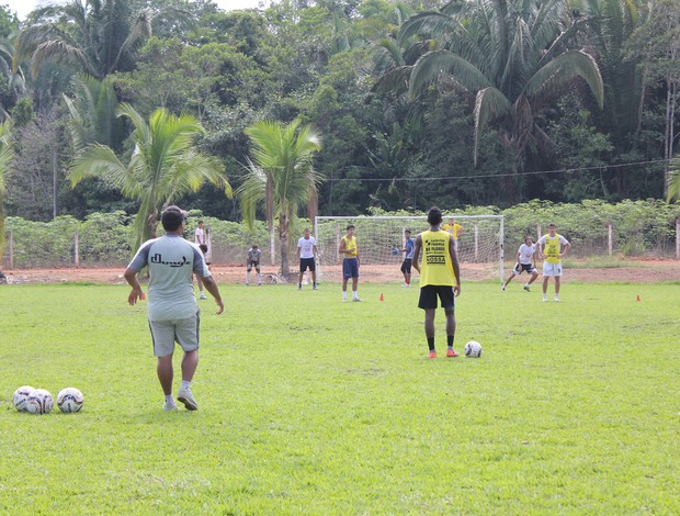 Santos treina finalização em sábado ensolarado de Porto Velho (RO) (Foto: Larissa Vieira/GLOBOESPORTE.COM)