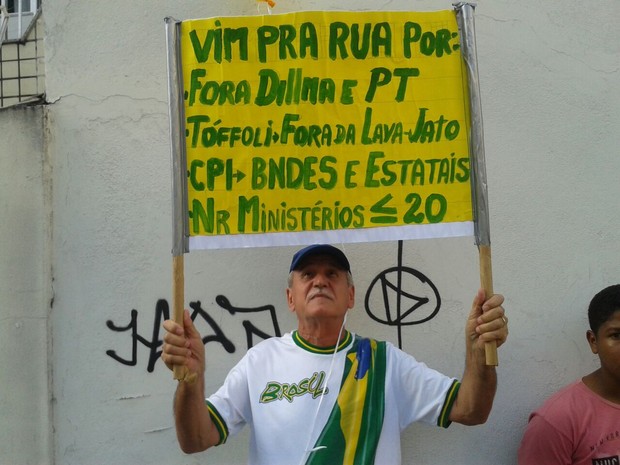 Manifestantes no EspÃ­rito Santo pedem mudanÃ§as polÃ­ticas no paÃ­s (Foto: Leandro Nossa/ CBN)