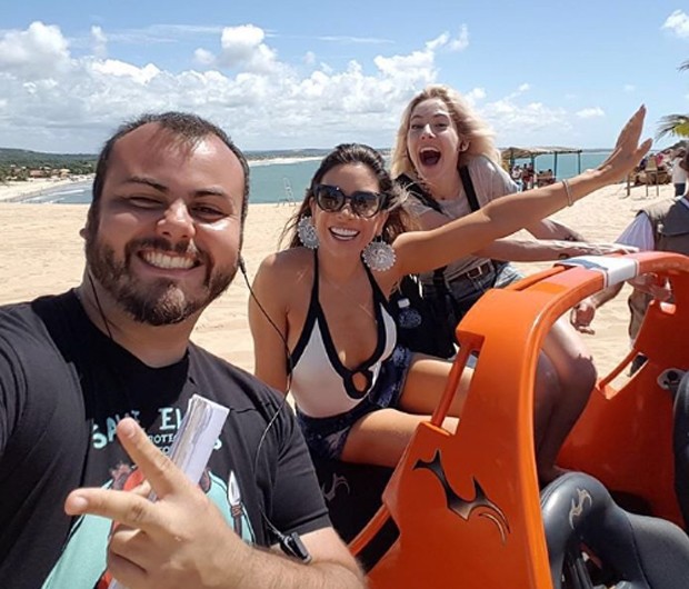 Patricia Abravanel passeia em buggy com amigos (Foto: Reprodução/Instagram)