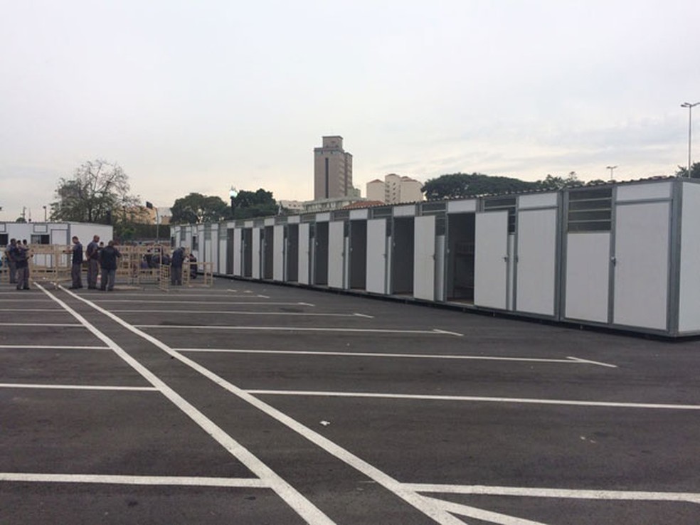 Contêineres instalados na região da Cracolândia para atendimento aos dependentes químicos (Foto: Gabriela Gonçalves/G1)