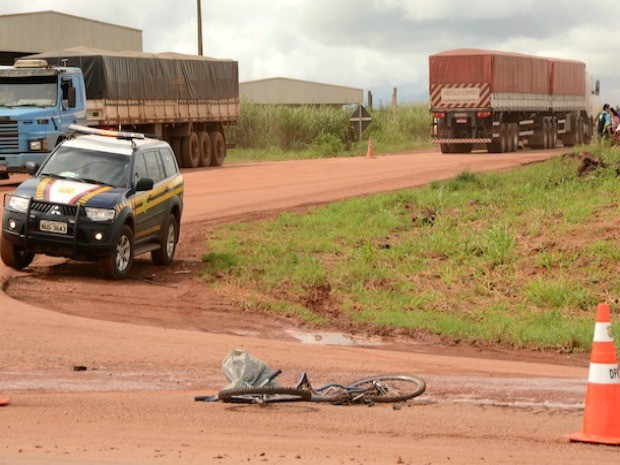 Motorista relatou que chovia no momento do acidente; ele não foi preso, mas caso será apurado pela Polícia Civil. (Foto: Varlei Cordova/AGORAMT)