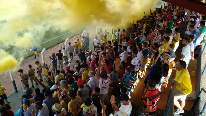 Torcida no estádio General Sampaio  (Foto: Silvino Neto/ Divulgação )