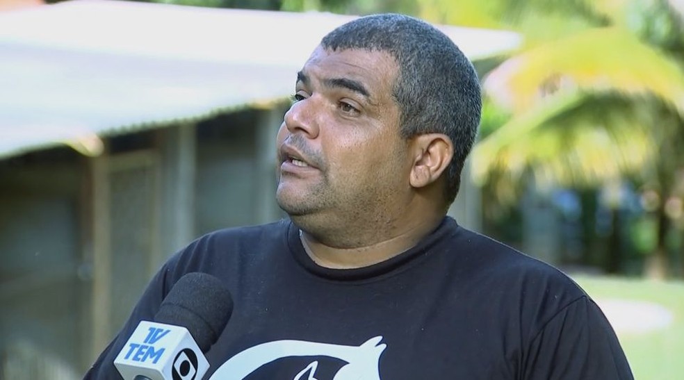 Fábio Cabral, presidente de uma entidade de proteção animal, conta que abrigo da ONG não consegue comportar mais animais (Foto: Reprodução/TV TEM)