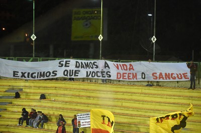 Faixa Flamengo Chapecoense Volta Redonda (Foto: André Durão)