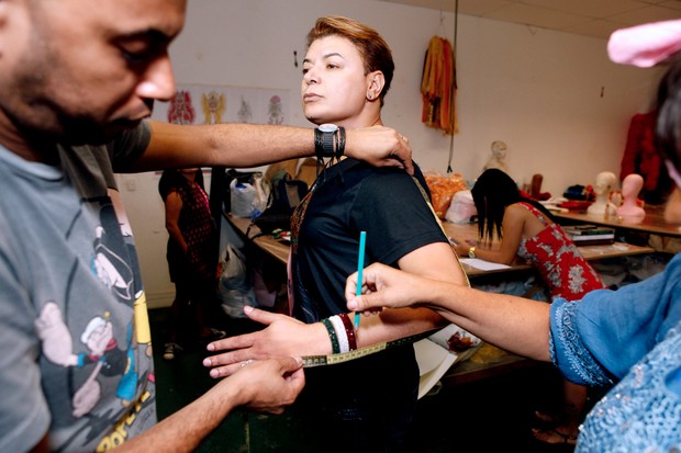 David Brazil e estilistas (Foto: Anderson Barros / EGO)