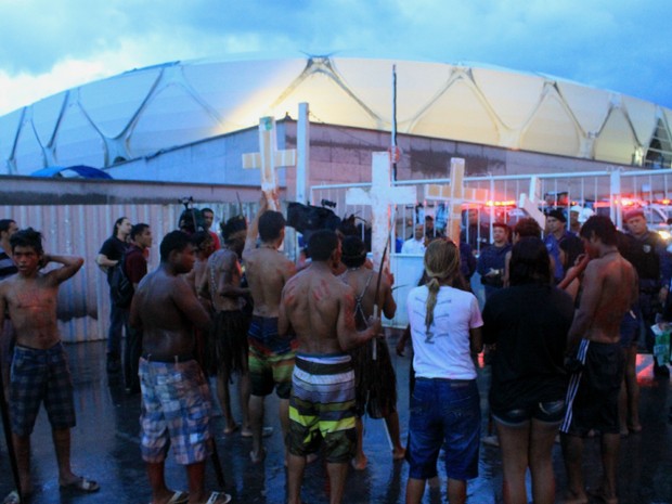 Protesto terminou em frente à Arena da Amazônia (Foto: Marcos Dantas/G1 AM)