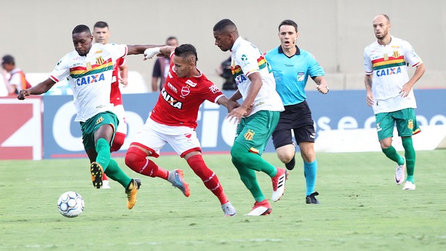 Vila Nova x Sampaio Corrêa no Serra Dourada (créditos: André Costa/O Popular)