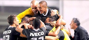Com gol e expulsão de Emerson, Timão vence Santos na Vila (Marcos Ribolli / Globoesporte.com)