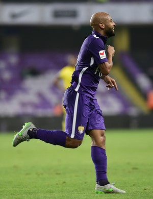 Corinthians tem conversas por Fellipe Bastos, ex-Vasco e Grêmio