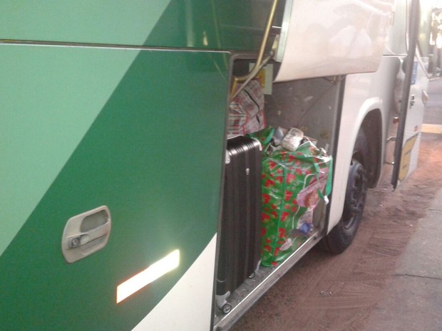 Material apreendido foi localizado no bagageiro do ônibus. Rio Preto (Foto: Divulgação/ Polícia Rodoviária)