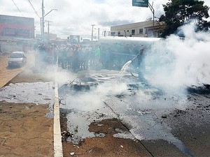 Apreensão de carne termina em protesto na cidade de Barra do Choça (Foto: Blog Jorge Amorim)