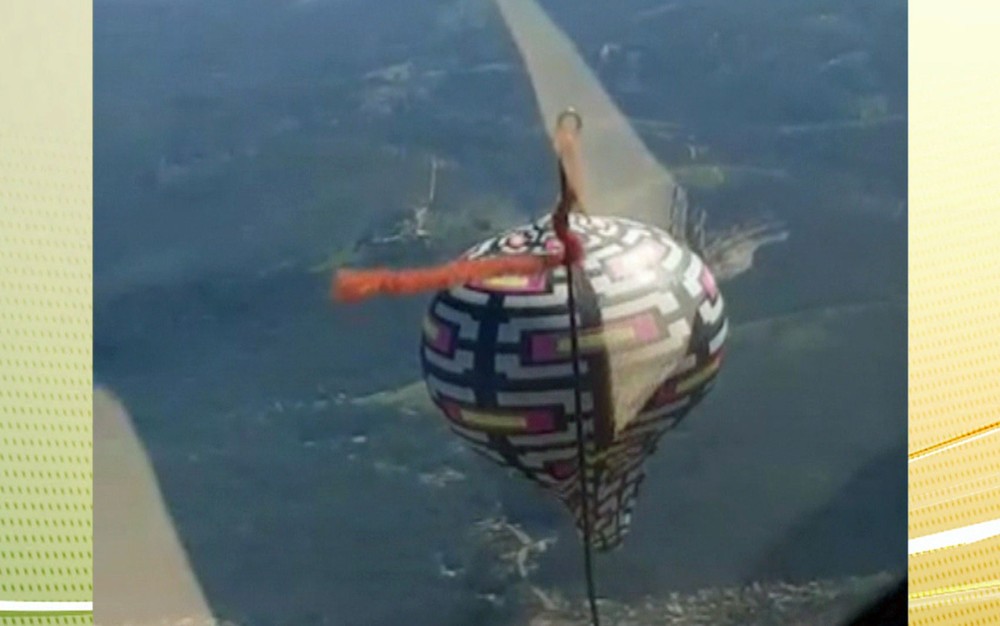 [Brasil] Helicóptero passa por cima de balão no céu de São Paulo; veja vídeo Balai