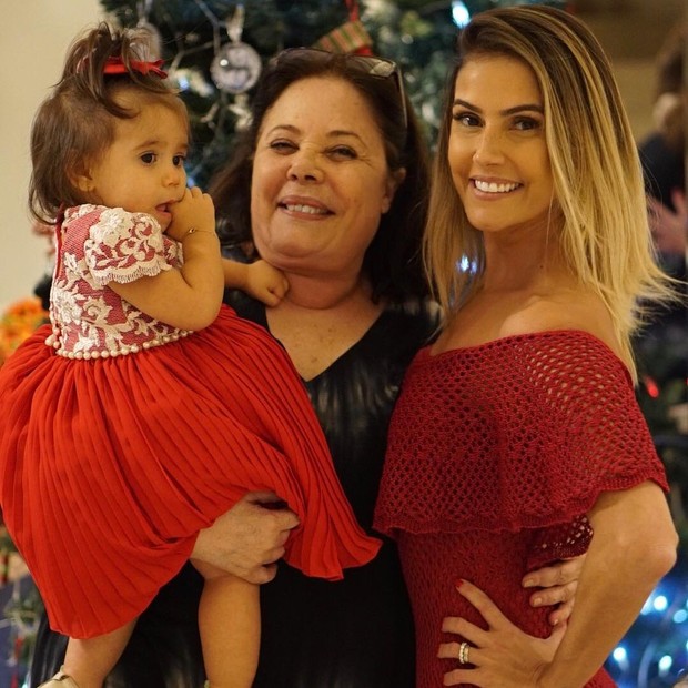 Deborah Secco com a mãe e a filha (Foto: Reprodução/Instagram)