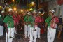 VÍDEO: folião não perde o ritmo no último dia do carnaval (Débora Soares/G1)