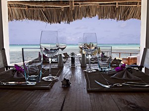 Todas as mesas do restaurante têm vista para o mar (Foto: Divulgação/Nigel Firman/The Rock)