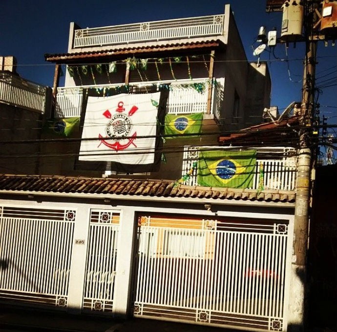 Em brincadeira nas redes sociais, Corinthians se coloca acima do Brasil