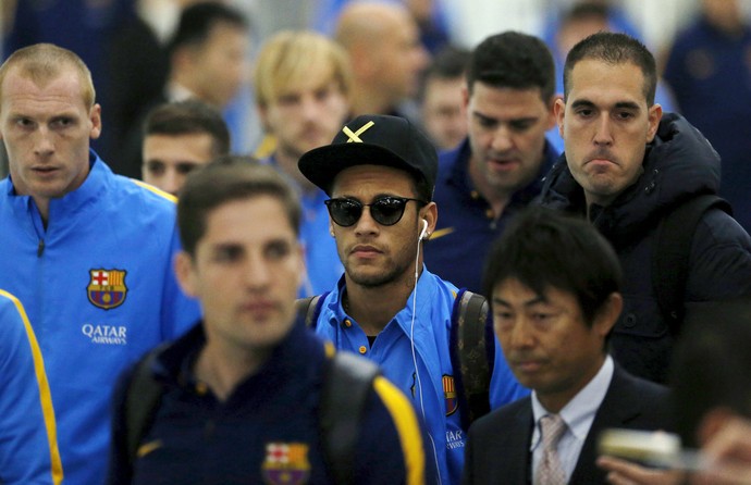 Neymar chegada Barcelona Japão (Foto: Reuters)