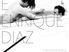 Mariana Lima posa na banheira com o marido Enrique Diaz para revista