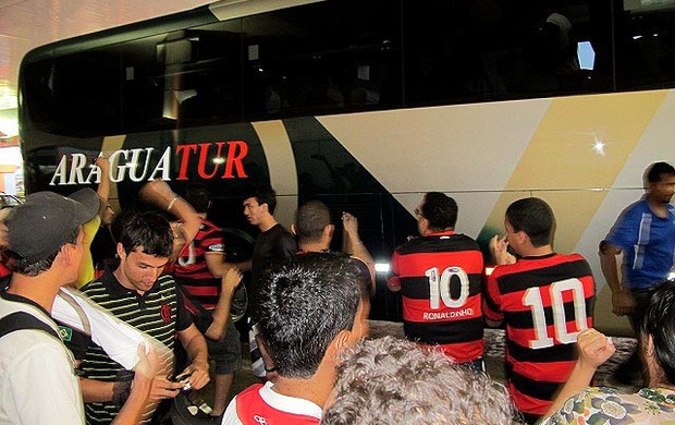 ônibus flamengo goiás (Foto: Richard Souza / Globoesporte.com)
