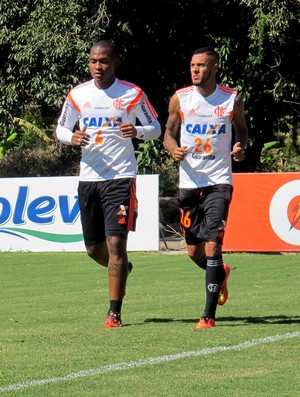 Samir e Paulinho Flamengo treino (Foto: Thales Soares)