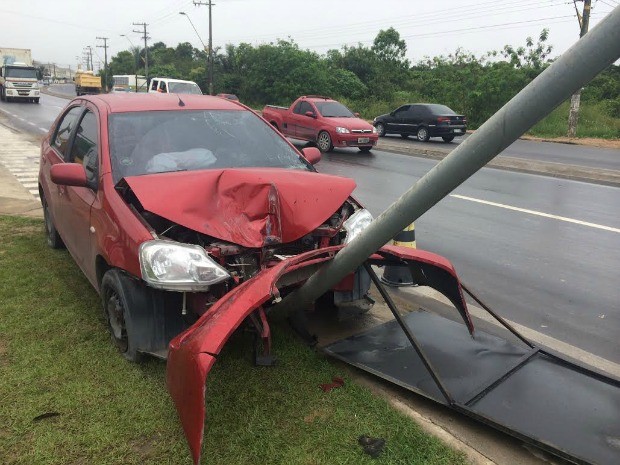 G Motorista Perde Controle De Carro E Atropela Ciclista E