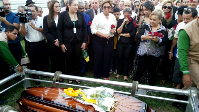 Burial Marinho Chagas (Photo: Jocaff Souza / GloboEsporte.com)