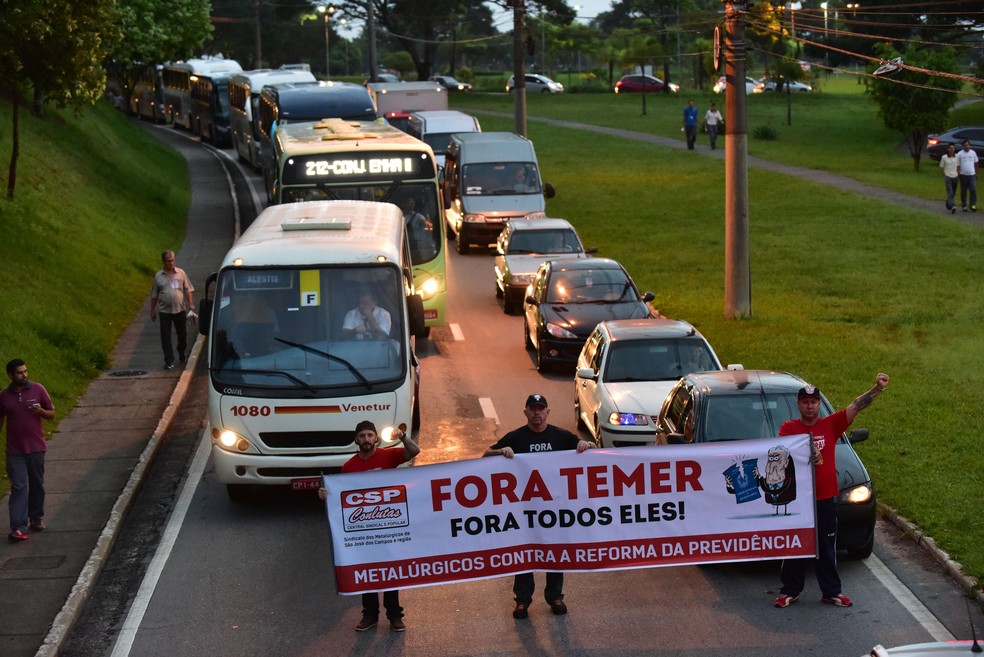 Ato do sindicato na Dutra atrasou entrada dos trabalhadores da Embraer (Foto: Divulgação/Sindicato dos Metalúrgicos)
