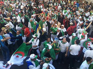 Torcedores argelinos fazem festa em Porto Alegre (Foto: Rafaella Fraga/G1)